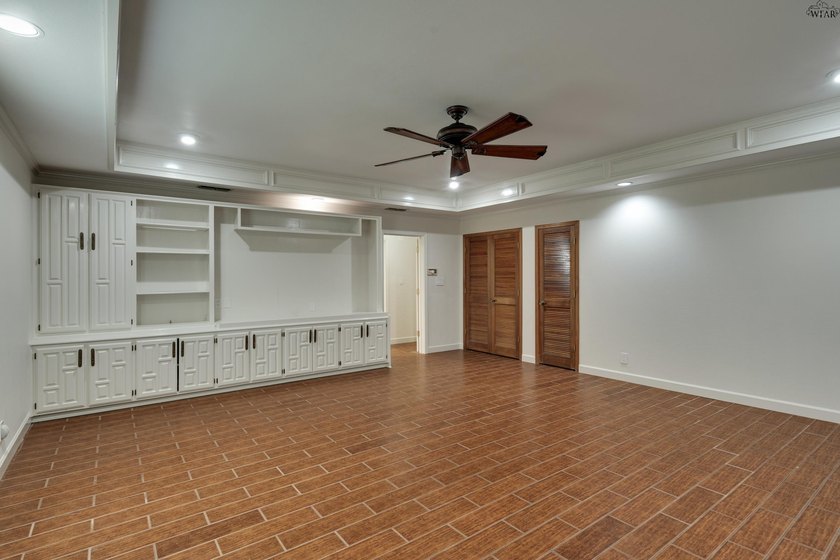 Tucked on a corner lot in Midwestern Park, this 4-bed, 3-bath - photo 18
