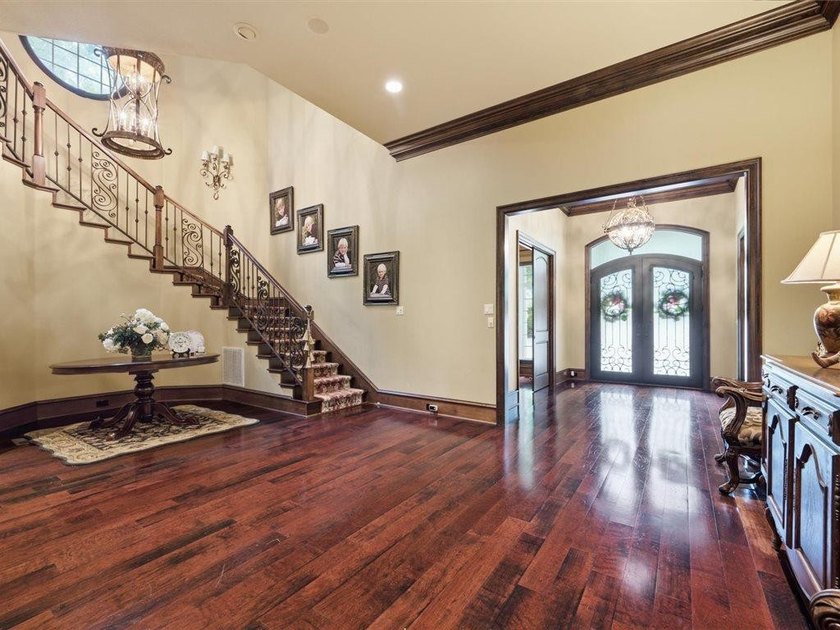 Welcome to this exceptional waterfront estate in prestigious - photo 19