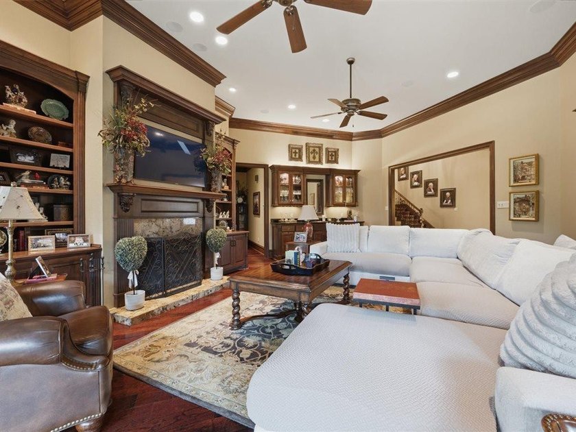 Welcome to this exceptional waterfront estate in prestigious - photo 22