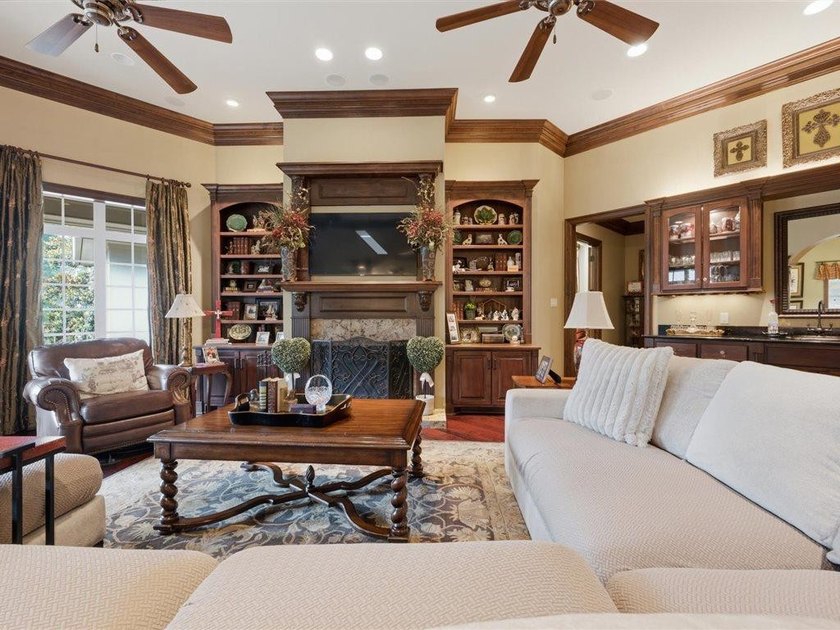 Welcome to this exceptional waterfront estate in prestigious - photo 23