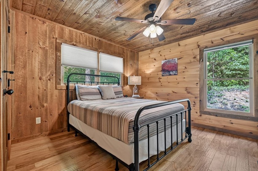 Nestled in the heart of the Blue Ridge Mountains, this adorable - photo 24