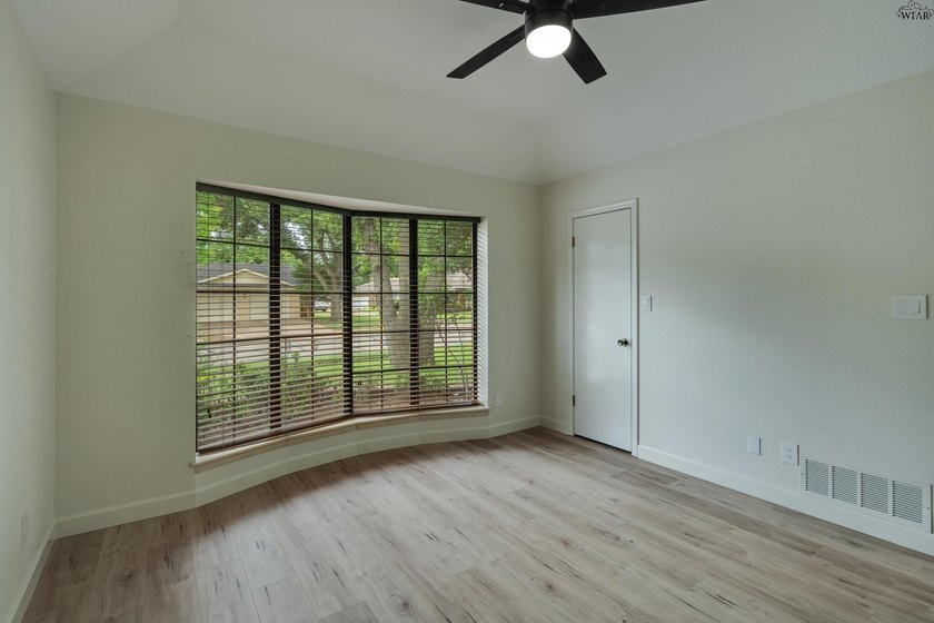 Tucked on a corner lot in Midwestern Park, this 4-bed, 3-bath - photo 25