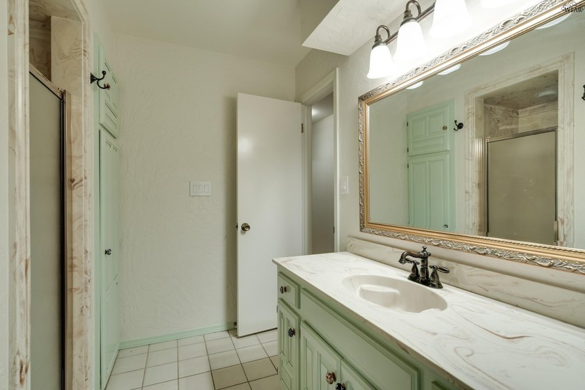 Tucked on a corner lot in Midwestern Park, this 4-bed, 3-bath - photo 27