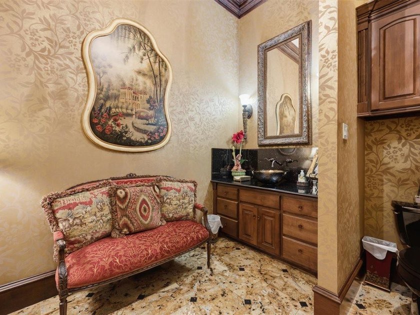 Welcome to this exceptional waterfront estate in prestigious - photo 28