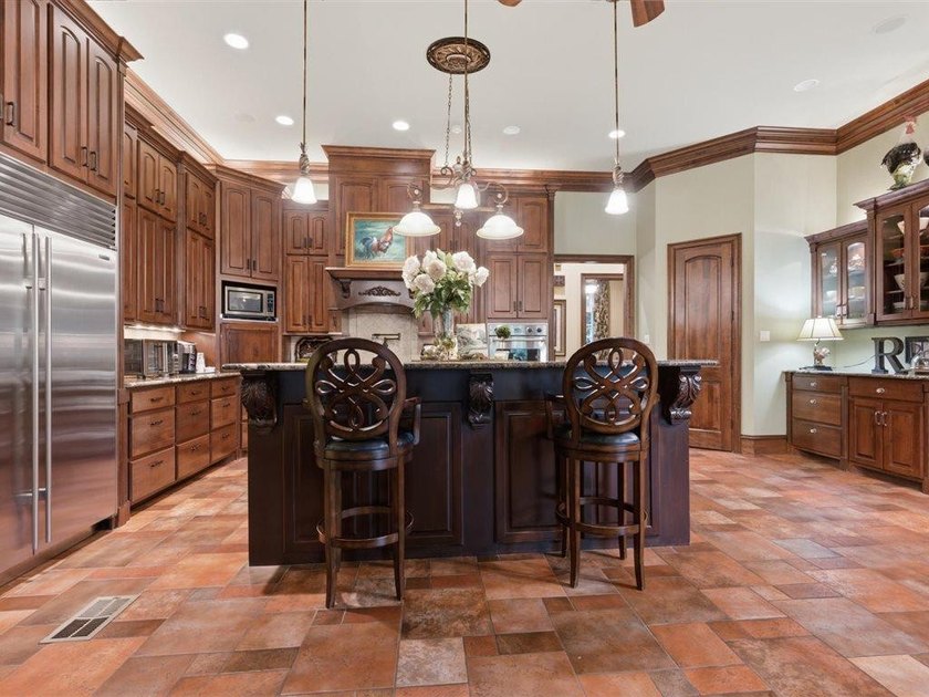 Welcome to this exceptional waterfront estate in prestigious - photo 29
