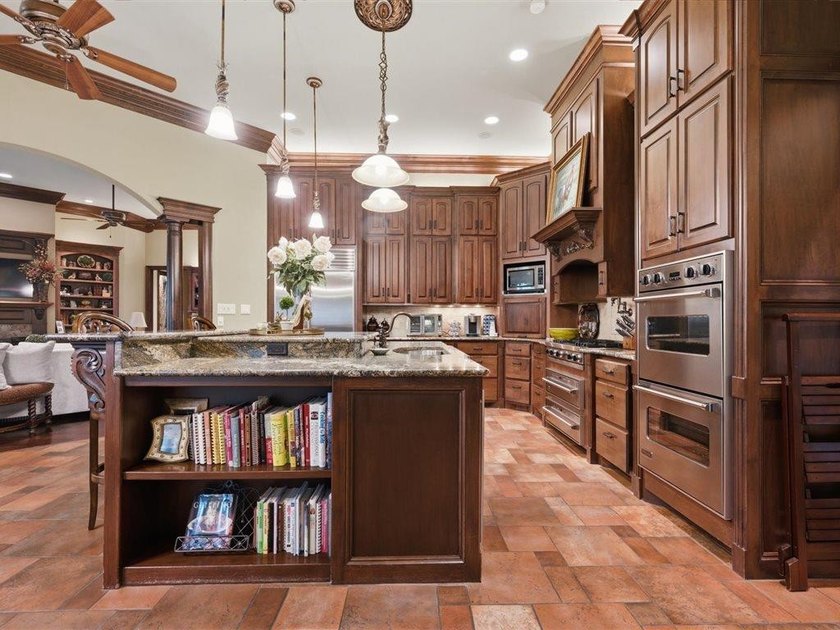 Welcome to this exceptional waterfront estate in prestigious - photo 31