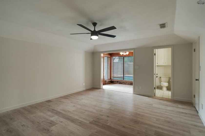 Tucked on a corner lot in Midwestern Park, this 4-bed, 3-bath - photo 31