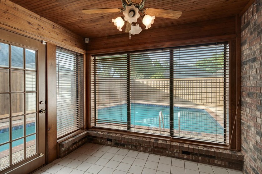 Tucked on a corner lot in Midwestern Park, this 4-bed, 3-bath - photo 32