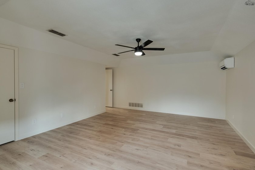 Tucked on a corner lot in Midwestern Park, this 4-bed, 3-bath - photo 33