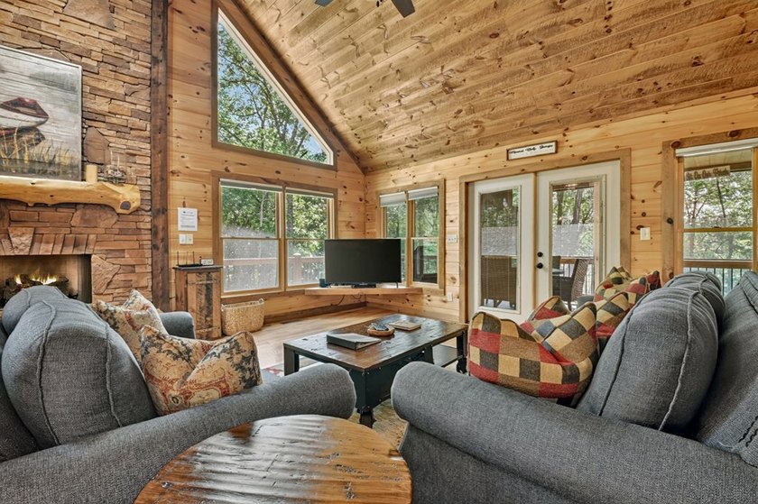 Nestled in the heart of the Blue Ridge Mountains, this adorable - photo 34