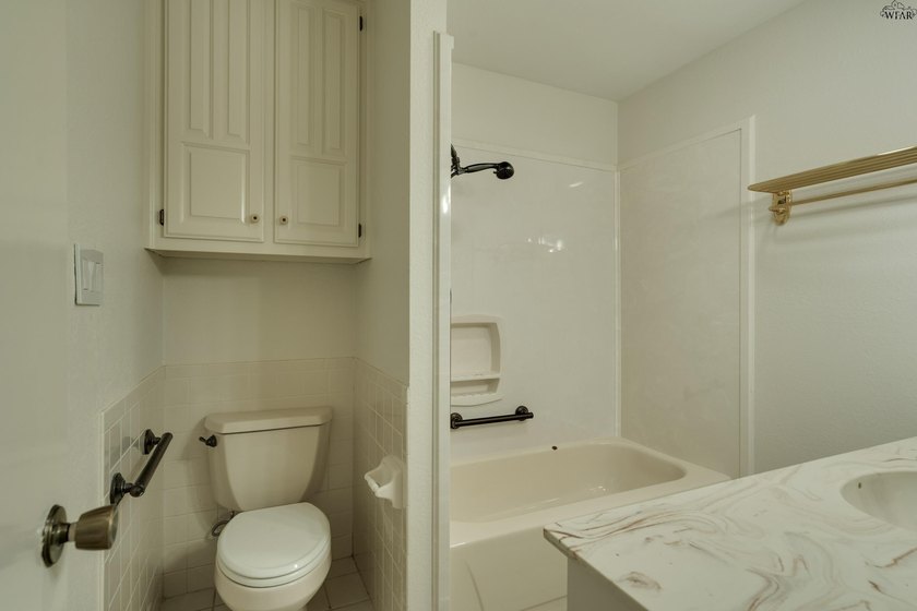 Tucked on a corner lot in Midwestern Park, this 4-bed, 3-bath - photo 34