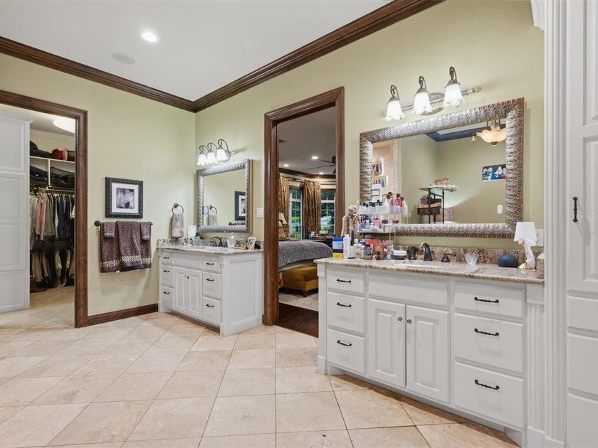 Welcome to this exceptional waterfront estate in prestigious - photo 35