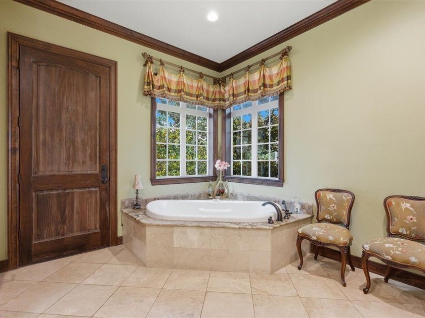 Welcome to this exceptional waterfront estate in prestigious - photo 36