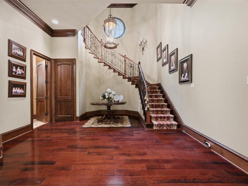 Welcome to this exceptional waterfront estate in prestigious - photo 37