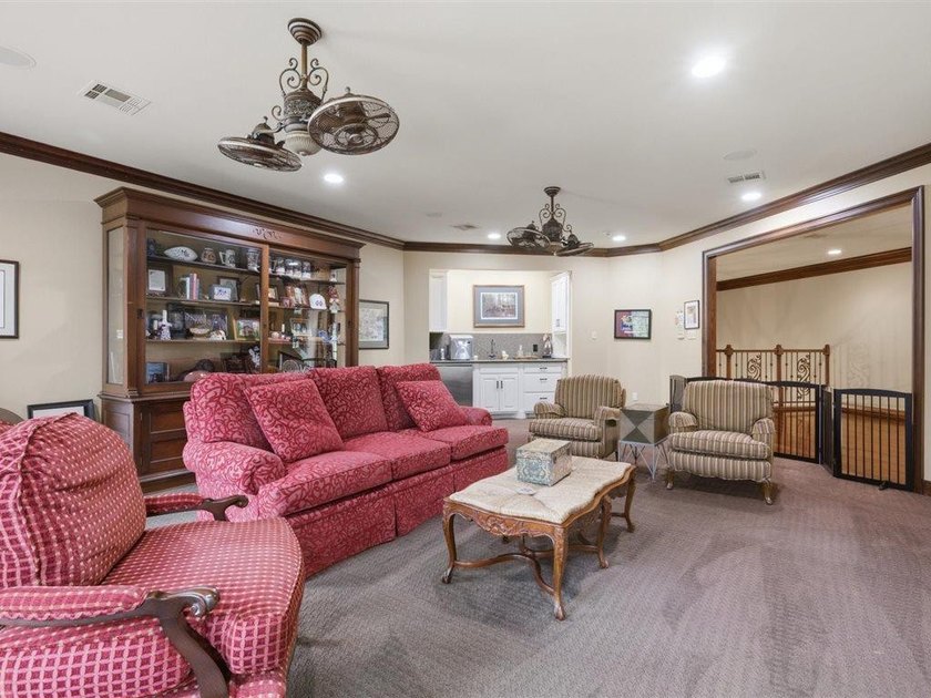 Welcome to this exceptional waterfront estate in prestigious - photo 40