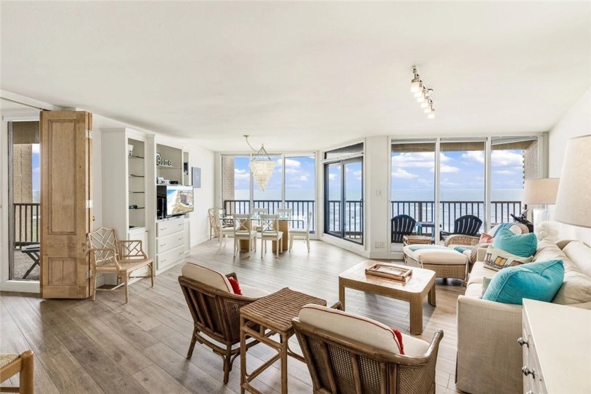 Beachfront Condo Beauty! Looking for beachfront condo with - photo 2