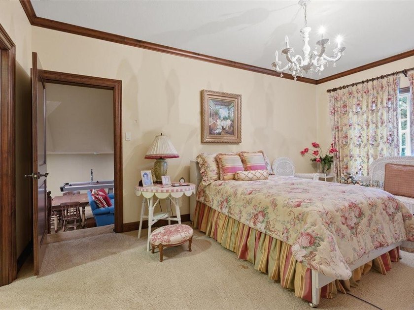 Welcome to this exceptional waterfront estate in prestigious - photo 42