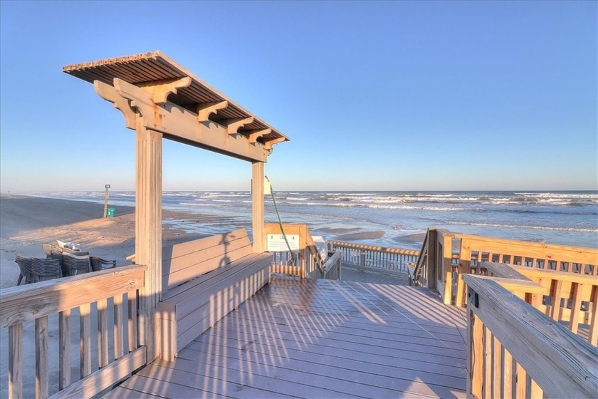 Beachfront Condo Beauty! Looking for beachfront condo with - photo 4