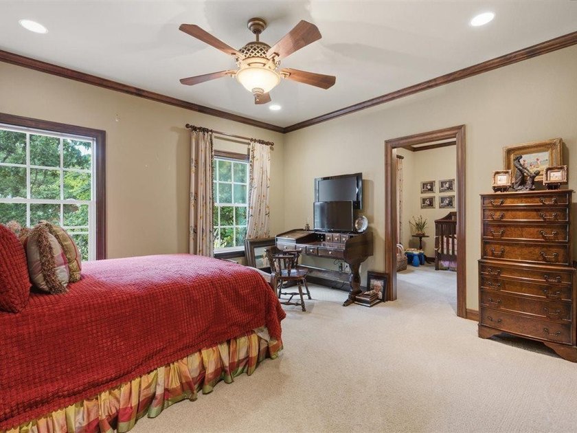 Welcome to this exceptional waterfront estate in prestigious - photo 44