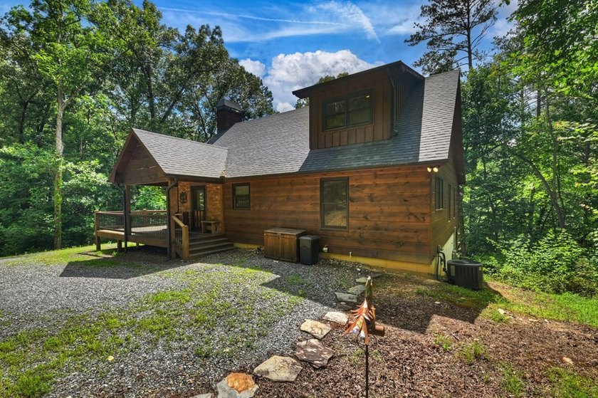 Nestled in the heart of the Blue Ridge Mountains, this adorable - photo 45