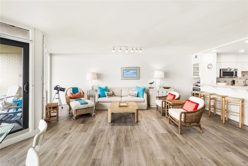 Beachfront Condo Beauty! Looking for beachfront condo with - photo 6