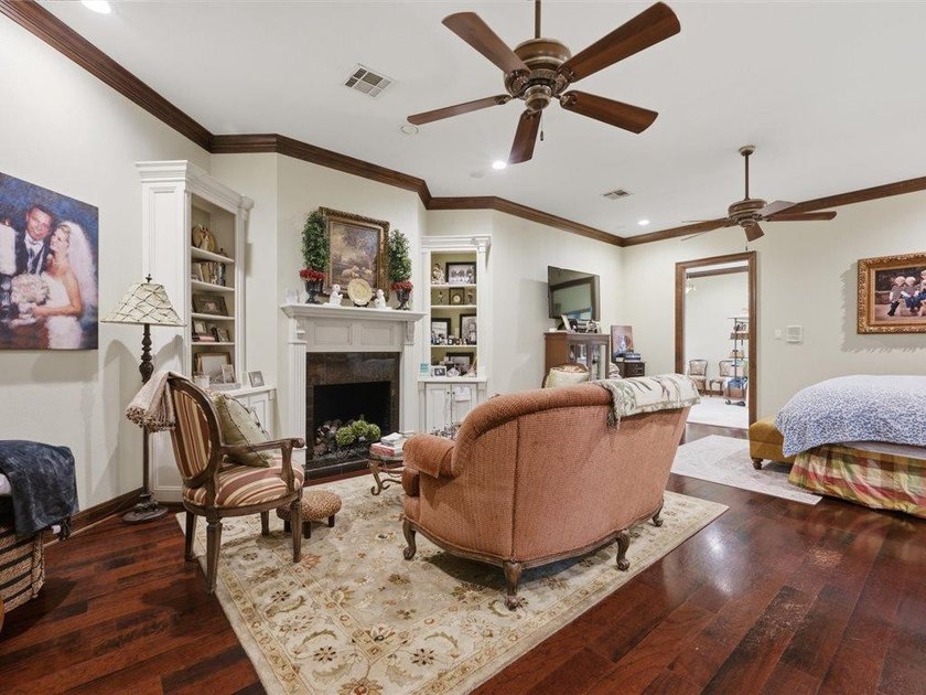 Welcome to this exceptional waterfront estate in prestigious - photo 47
