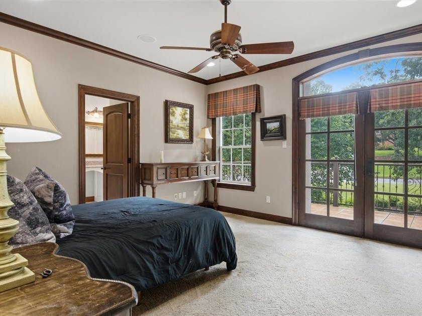 Welcome to this exceptional waterfront estate in prestigious - photo 48