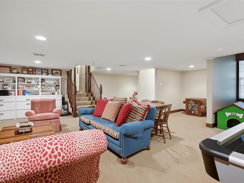 Welcome to this exceptional waterfront estate in prestigious - photo 50
