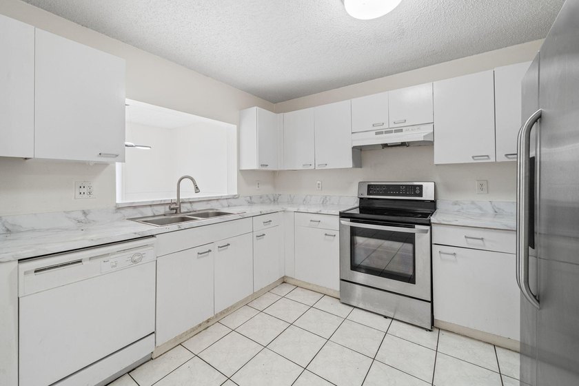 This property qualifies for a $10,000 LENDER CREDIT! Welcome - photo 6