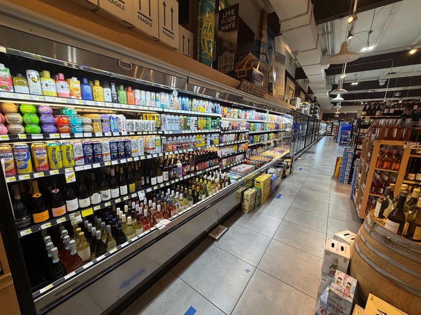 This strategically located grocery store presents an outstanding - photo 6