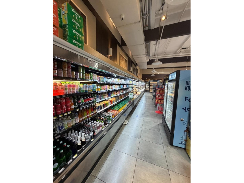 This strategically located grocery store presents an outstanding - photo 9