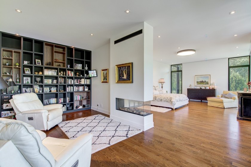 Refined architecture, dramatic living spaces, integrated - photo 26