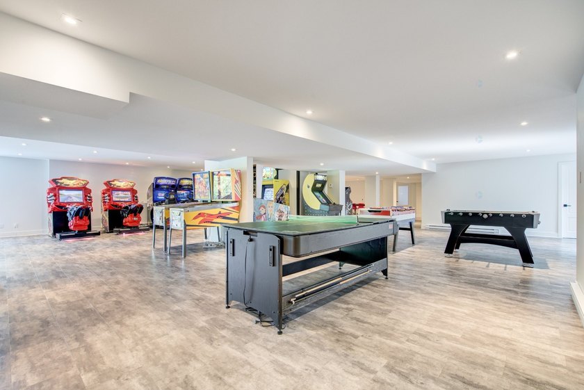 Refined architecture, dramatic living spaces, integrated - photo 35