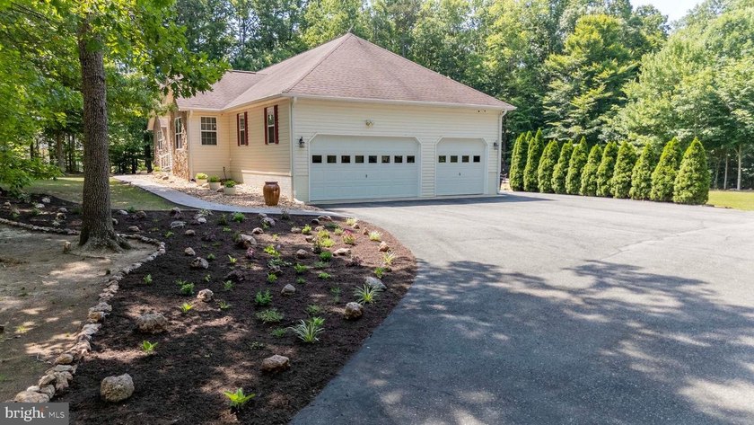 Welcome to your private Lake Anna retreat! Situated on 3.28 - photo 9