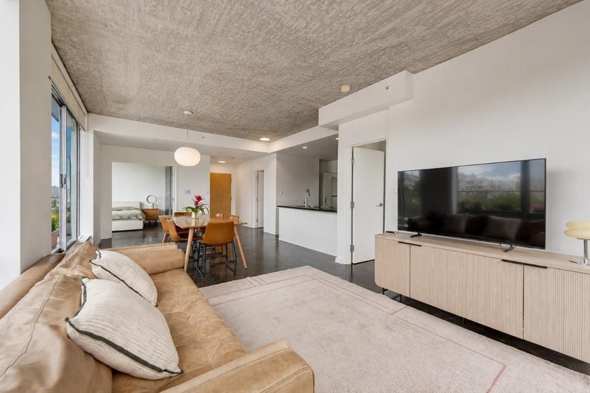 One-of-a-kind sub-penthouse at The Left Bank-a premier concrete - photo 6