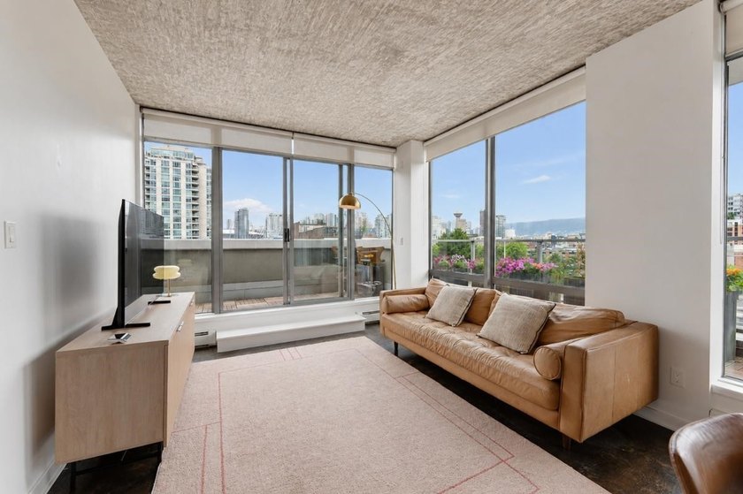 One-of-a-kind sub-penthouse at The Left Bank-a premier concrete - photo 7