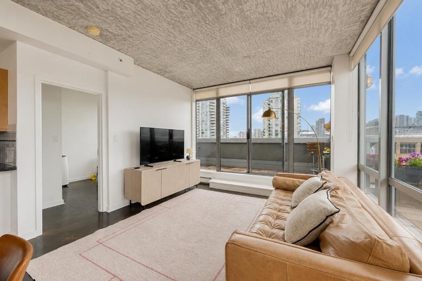 One-of-a-kind sub-penthouse at The Left Bank-a premier concrete - photo 8