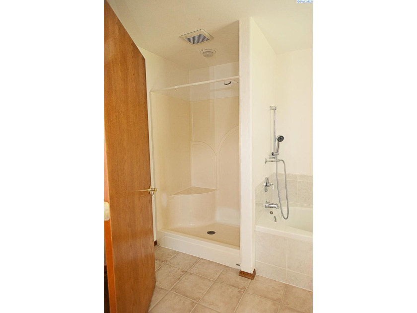 MLS# 294316 A Rare Opportunity - Exceptional Quality, Thoughtful - photo 11
