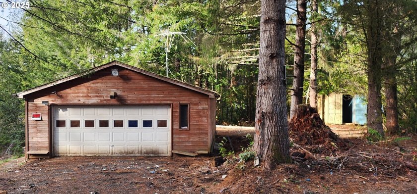 Unlock the potential of this 5.5-acre Brookings property - photo 3