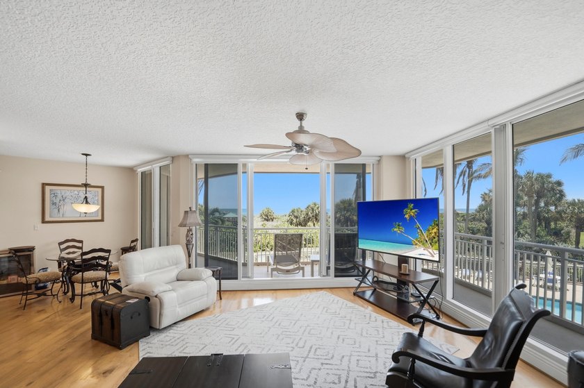 Sun-drenched oceanfront luxury awaits in this stunning SE corner - photo 4