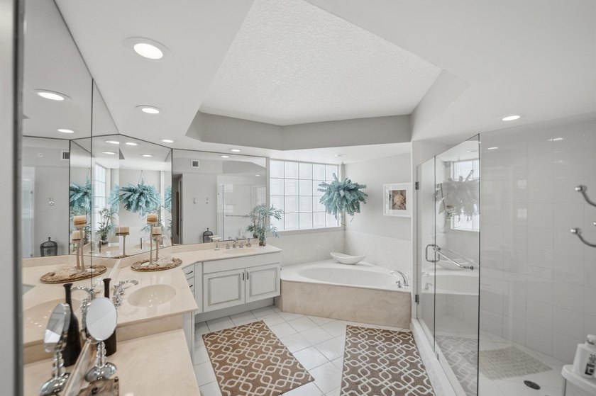 Sun-drenched oceanfront luxury awaits in this stunning SE corner - photo 8