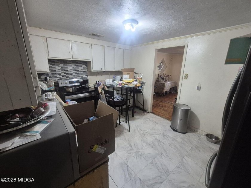 Charming 3 bedroom, 2 bath home full of potential! Perfect for a - photo 11