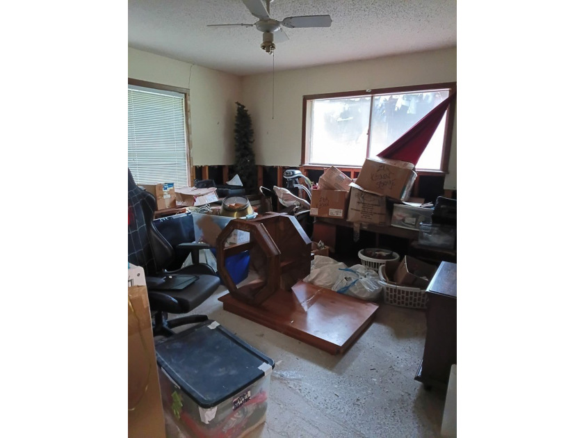 Calling all investors, renovators, and visionaries! Custom built - photo 13