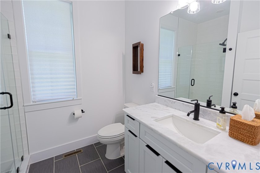 This gorgeous 3 bedroom (+guest suite/flex space) waterfront - photo 14