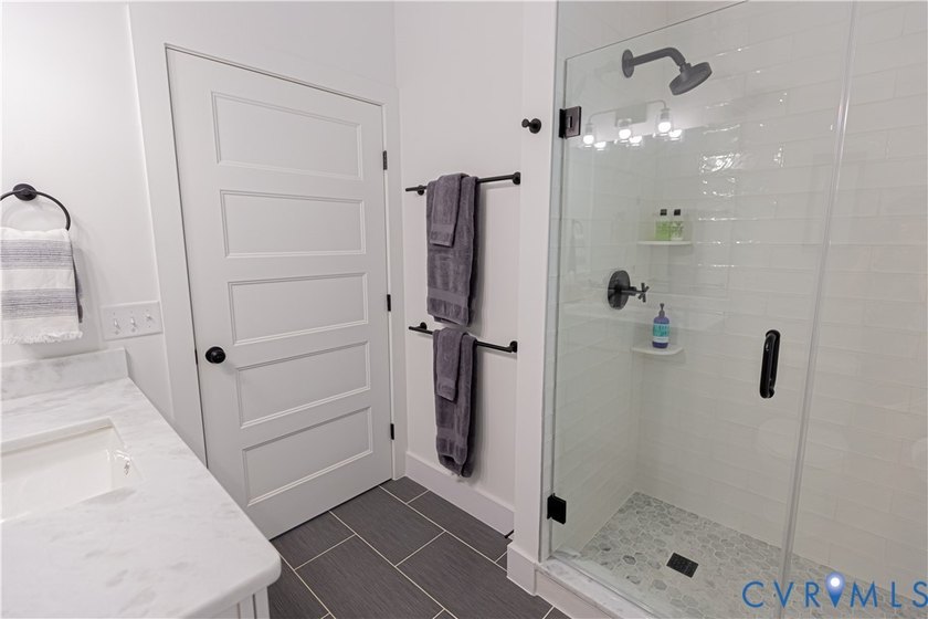This gorgeous 3 bedroom (+guest suite/flex space) waterfront - photo 15