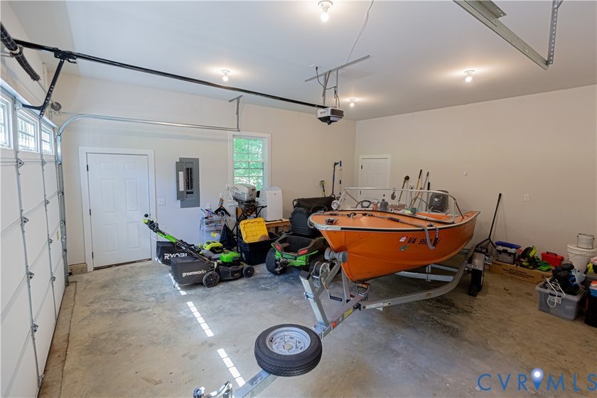 This gorgeous 3 bedroom (+guest suite/flex space) waterfront - photo 17