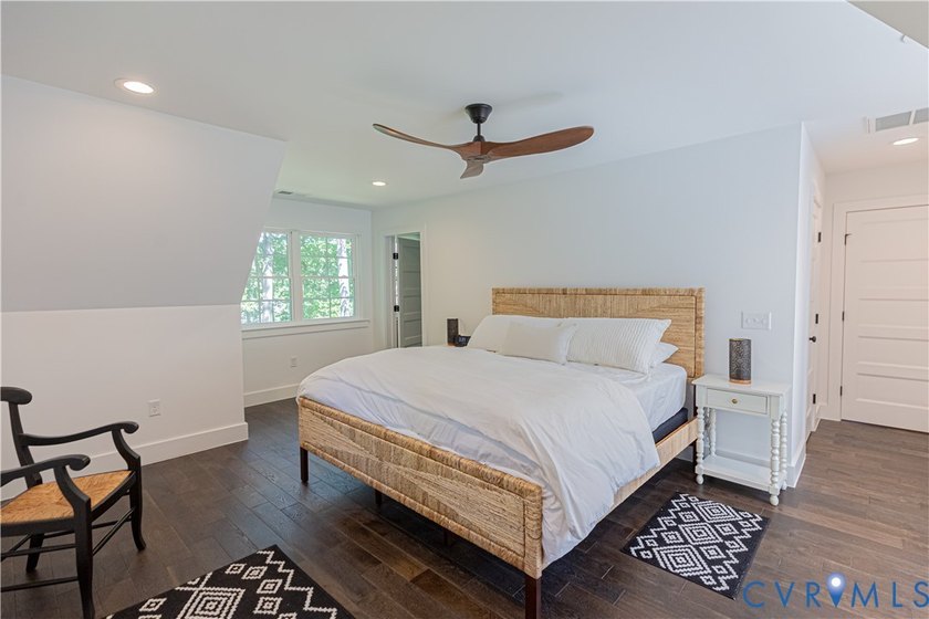 This gorgeous 3 bedroom (+guest suite/flex space) waterfront - photo 22