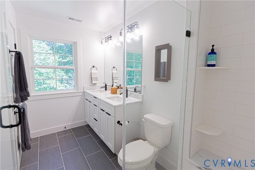 This gorgeous 3 bedroom (+guest suite/flex space) waterfront - photo 23