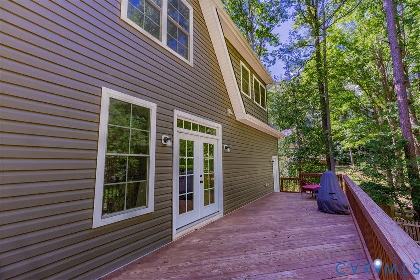 This gorgeous 3 bedroom (+guest suite/flex space) waterfront - photo 32