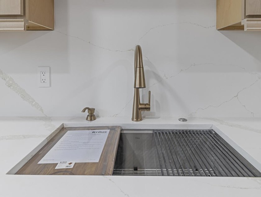 Beautifully renovated 3BR/2BA home on a landscaped corner lot - photo 9